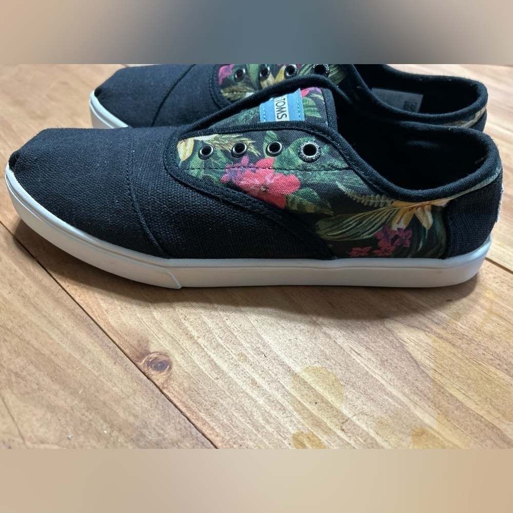 TOMS Classic Black Canvas Shoes - Picture 3 of 6